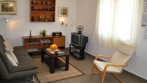 Unclassified image, 5 of 20, button - Fig Tree House (Sutivan)