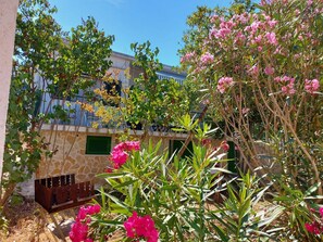 Maison (Two bedroom Holiday home) | Jardin