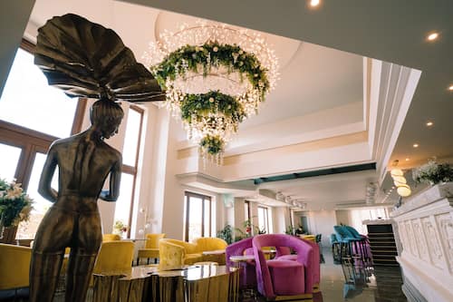 Coin salon dans le hall