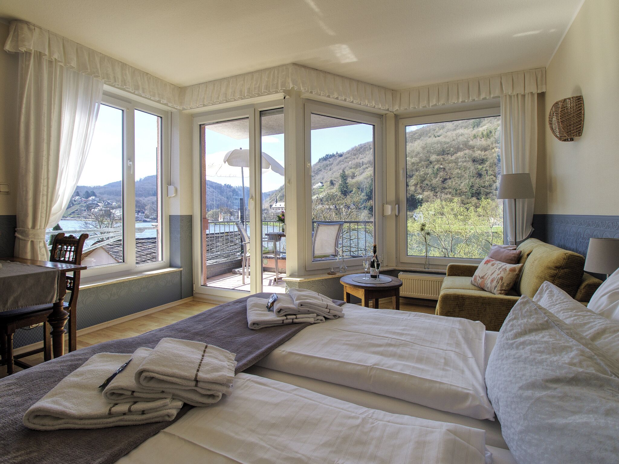 1 chambre, lit parapluie, Wi-Fi gratuit, draps fournis