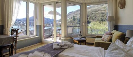 1 dormitorio, cuna de viaje, wifi gratis y ropa de cama