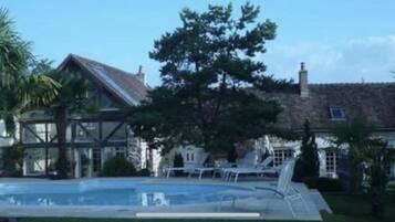 Piscine extérieure, piscine chauffée