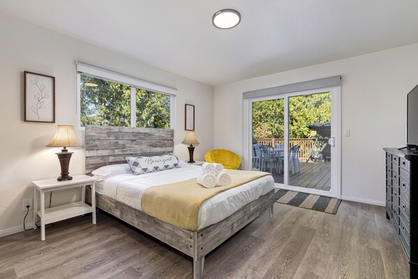 3 bedrooms, iron/ironing board, free WiFi, bed sheets