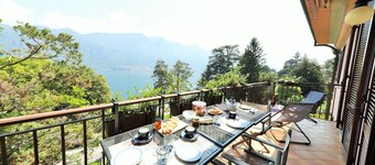 Bellagio Retreat, lake view balcony, parking, WiFi, AC, nearby beach and ferries