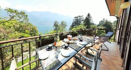 Bellagio Retreat, lake view balcony, parking, WiFi, AC, nearby beach and ferries