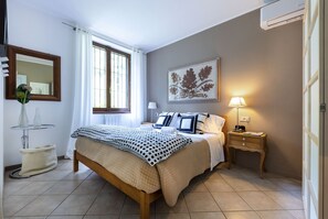 2 Schlafzimmer, Schreibtisch, Bügeleisen/Bügelbrett, Reisekinderbett