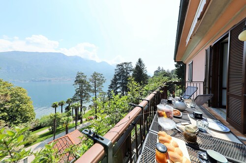 Bellagio Retreat, lake view balcony, parking, WiFi, AC, nearby beach and ferries