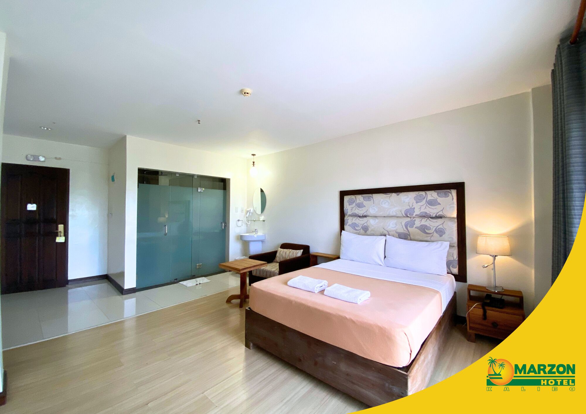 Kamar Double Standar, 1 Tempat Tidur Queen | Kamar mandi | Pengering rambut, kloset, handuk, dan sabun