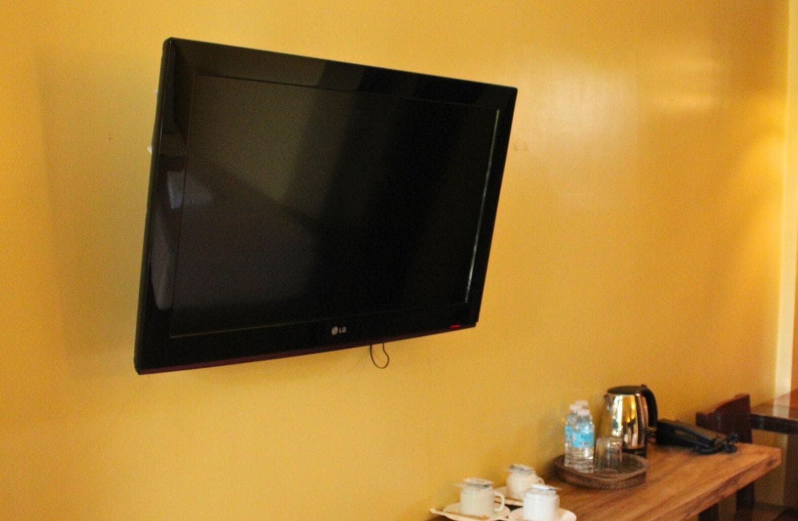 deluxe room | laptop workspace, blackout curtains, free wifi, bed sheets