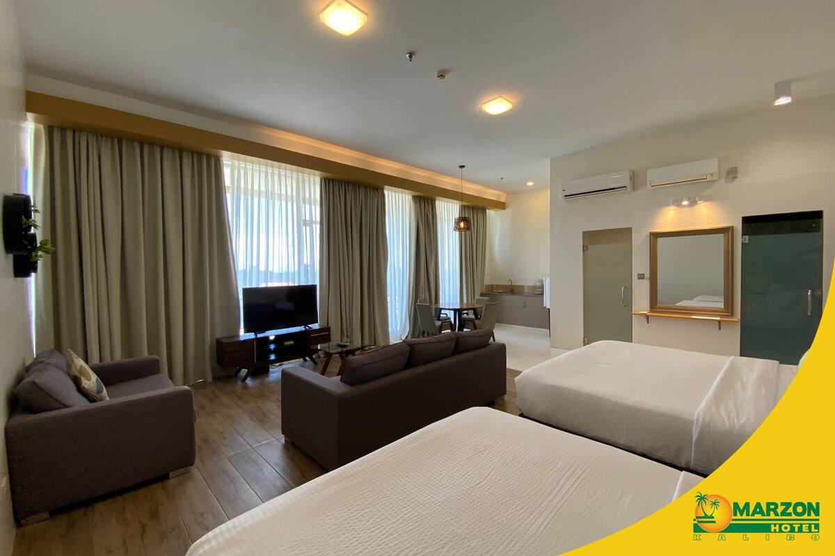 executive studio suite | laptop workspace, blackout curtains, free wifi, bed sheets