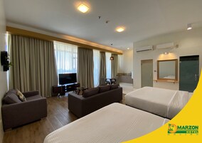 Executive Studio Suite | Laptop workspace, blackout drapes, free WiFi, bed sheets