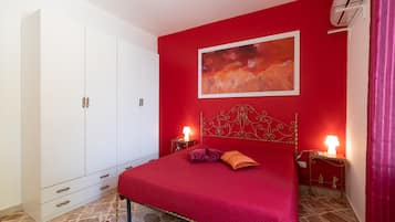 2 chambres, fer et planche Ă repasser, Wi-Fi gratuit, draps fournis