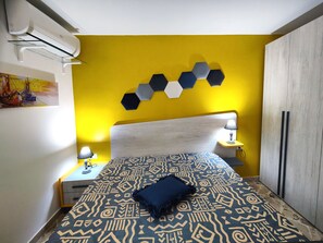 1 bedroom, iron/ironing board, free WiFi, bed sheets - Apartment 'Casa Gialla' with Veranda & Wi-Fi (Castellammare del Golfio)
