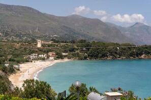 Una spiaggia nelle vicinanze