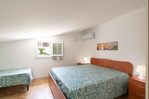 2 bedrooms, iron/ironing board, free WiFi, bed sheets - Apartment 'Casa Verde' with Sea View, Terrace & Wi-Fi (Castellammare del Golfio)