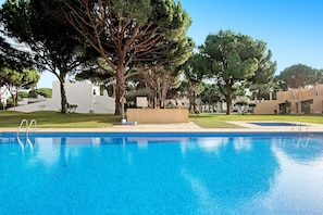 Pool - Holiday Home Vilamoura Tenis 58 with Terraces, Shared Pool & Wi-Fi (Quarteira)