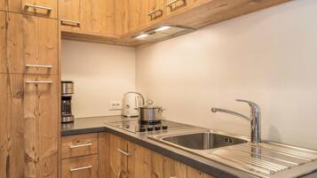 Frigorifero, forno, piano cottura, lavastoviglie