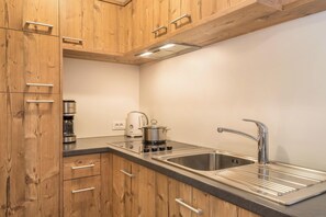 Frigorifero, forno, piano cottura, lavastoviglie