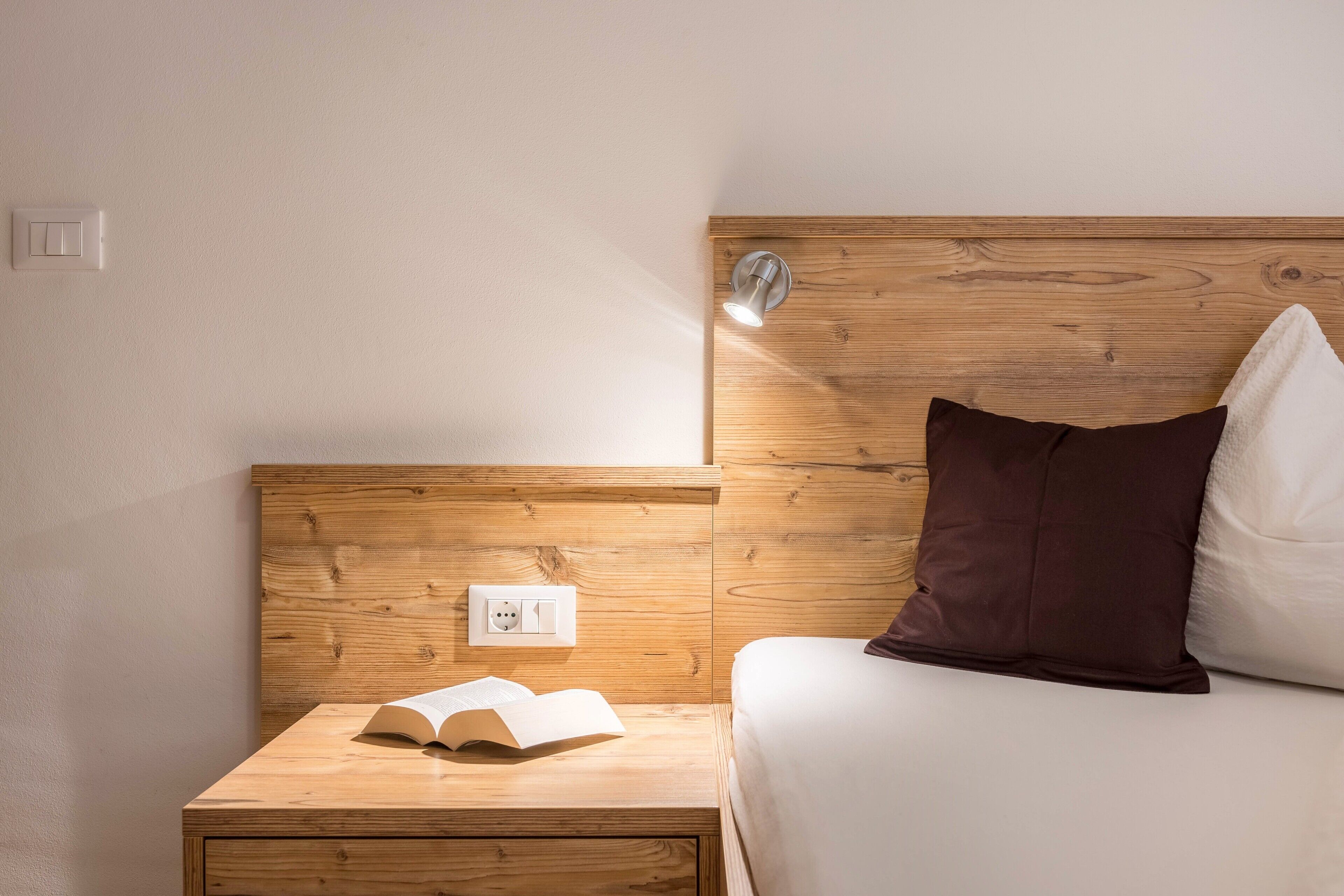 2 室のベッドルーム、WiFi (無料)、ベッドシーツ