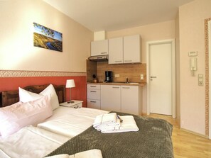 1 chambre, lit parapluie, Wi-Fi gratuit, draps fournis