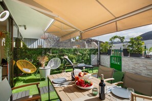 Outdoor dining - Apartment 'Esther Dream Bungallow' with Pool, Wi-Fi, A/C, Terrace & Garden (Mogán)