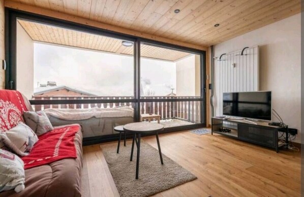 TV - RENOVATED VILLAGE CENTER BRIGHT BALCONY MOUNTAIN VIEW (Arâches-la-Frasse)