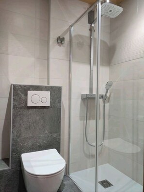 Douche, serviettes fournies