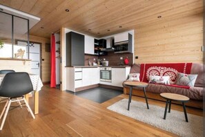 TV - RENOVATED VILLAGE CENTER BRIGHT BALCONY MOUNTAIN VIEW (Arâches-la-Frasse)