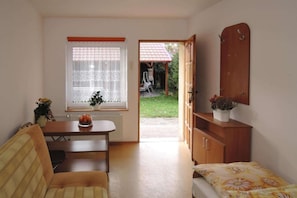 10 bedrooms, travel crib, free WiFi, bed sheets