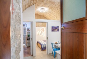 1 habitación, tabla de planchar con plancha, wifi y ropa de cama 