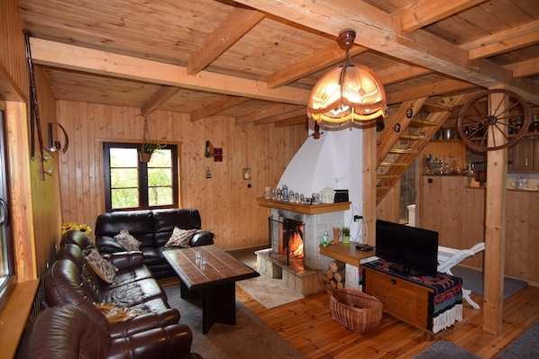 Smart TV, fireplace