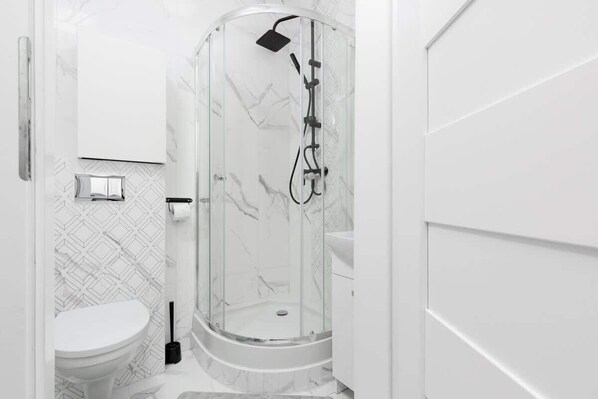 Dusche, Haartrockner, Shampoo