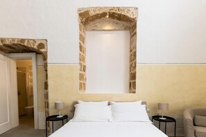 Minibar, Zimmersafe, Schreibtisch, kostenloses WLAN