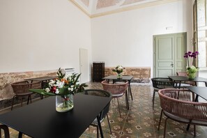 Desayuno continental incluido todos los días 