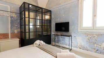 Double or Twin Room | 1 bilik tidur, bar mini, peti besi dalam bilik, meja