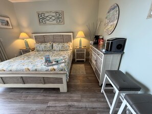 1 bedroom, iron/ironing board, free WiFi, bed sheets - Pier Serenity **Beachfront Corner End Balcony** Sleeps 2 (Panama City Beach)