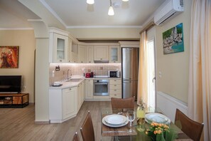 Oven, stovetop, coffee/tea maker, toaster