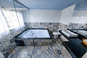 Superior House | Bathroom | Towels