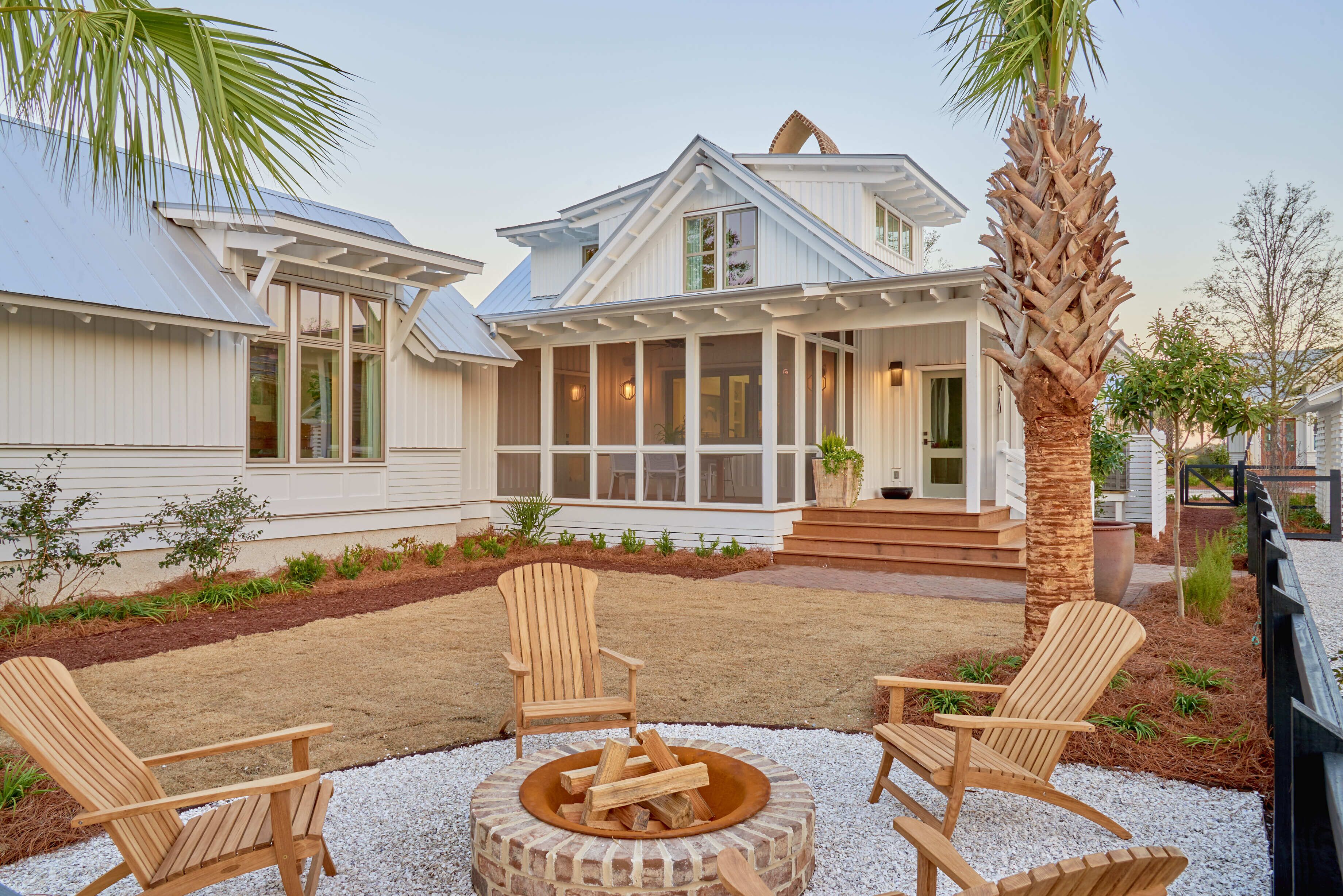 Lowcountry Cottage - A Hidden Gem in Moreland Village!