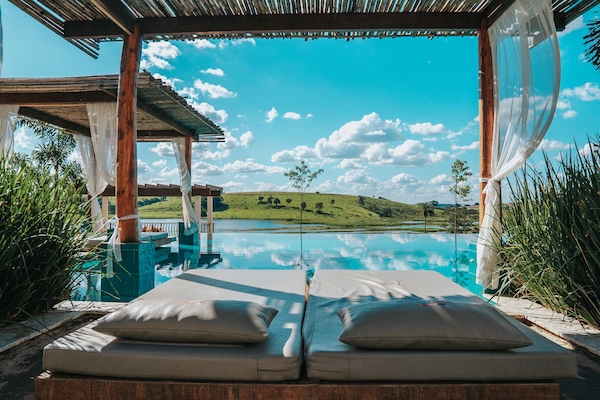 15 piscinas externas