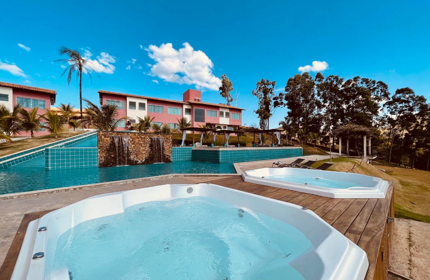 15 piscinas externas