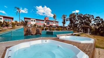 15 piscinas externas