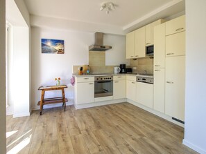 Refrigerador, microondas, placa de cocina, lavavajillas