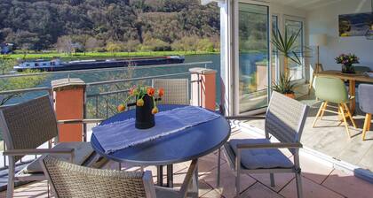 Apartment with balcony directly on the banks and with a view of the Moselle