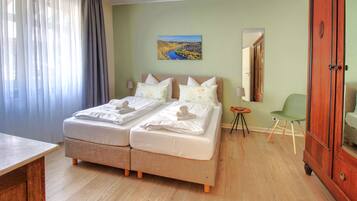 2 Schlafzimmer, Reisekinderbett, kostenloses WLAN, Bettwäsche