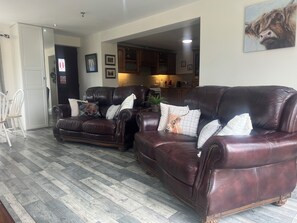 Smart TV - Cosy Cottage at the foot of The Mournes (Ballymartin)