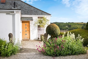 Stroll through the serene gardens surrounding this charming single-story retreat, complete with an entrance and beautifully maintained grounds.