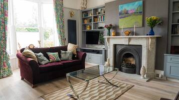 32-inch flat-screen TV with digital channels, TV