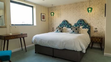 Triple Room | Egyptian cotton sheets, premium bedding, pillowtop beds, minibar