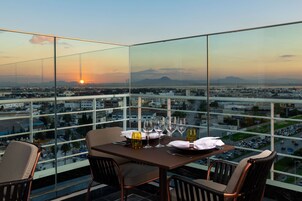 4 restaurants, breakfast, lunch, dinner served; international cuisine